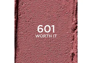 Lippenstift COLOR RICHE BLURRED MATTE LIPPENSTIFT, mit seidig-mattem Finish, feuchtigkeitsspendend de L'Oréal Paris en Rouge – photo du produit 2 sur 3