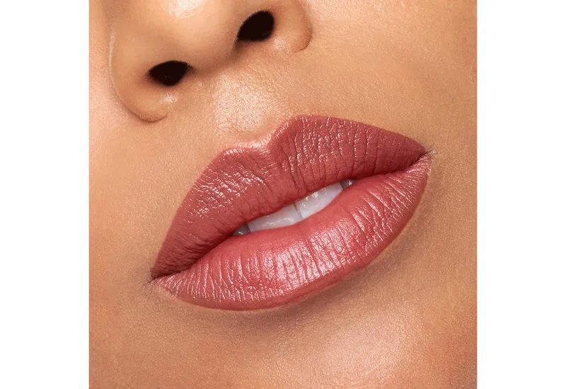Lippenstift COLOR RICHE SATIN, mit Bienenwachs und Argan-Öl, bis zu 12H Feuchtigkeit, langer Halt by L'Oréal Paris in Beige – product photo 2 of 2
