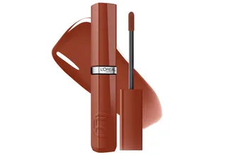 Lippenstift INFAILLIBLE LAQUE RESISTANCE 16H, mit intensiver Farbe und Glanz, bis zu 16 Stunden Halt de L'Oréal Paris en Beige, Rose – photo du produit 2 sur 3