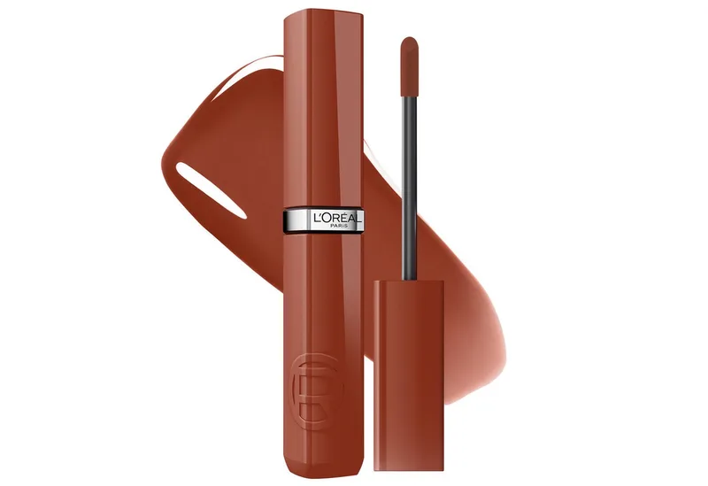 Lippenstift INFAILLIBLE LAQUE RESISTANCE 16H, mit intensiver Farbe und Glanz, bis zu 16 Stunden Halt de L'Oréal Paris en Beige, Rose – photo du produit 2 sur 3