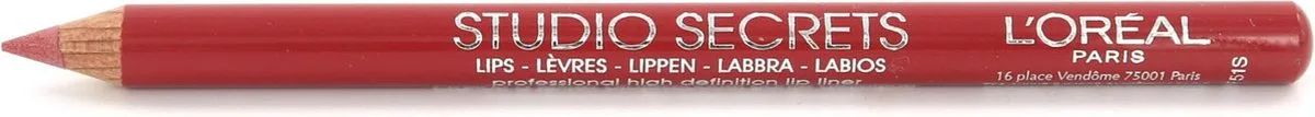 Studio Secrets Lipliner - 053 Red by L'Oréal Paris in Red – product photo