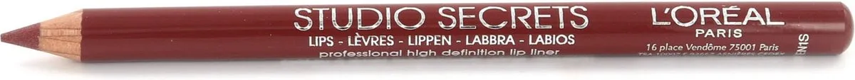 Studio Secrets Lipliner - 066 Brown de L'Oréal Paris en Marron – photo du produit