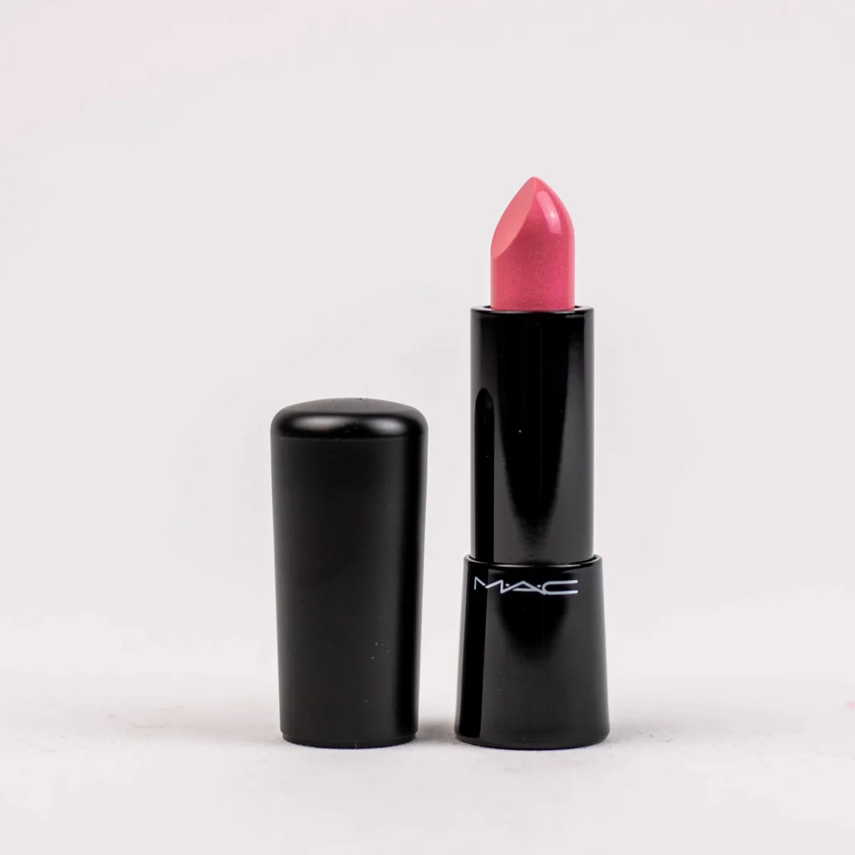 Mineralize Rich Lipstick Be Fabolous van MAC in Roze – productfoto