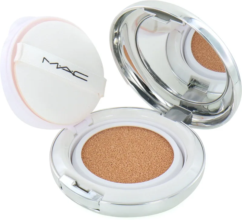 Quick Finish Cushion Compact Lightful C + Coral Grass - (SPF 50) by MAC in Light Plus Rose – product photo