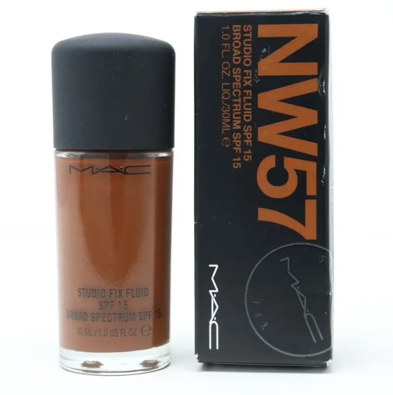 Studio Fix Fluid SPF 15 - NW57 - Foundation - 30ml de MAC en Noir – photo du produit