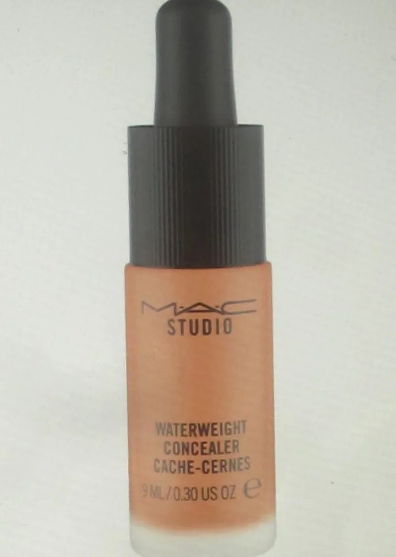 Waterweight Concealer Cache-Cernes 9ML by MAC in Nc50 – product photo