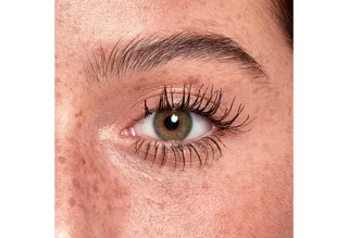 Mascara ON THE RISE LASH BOOSTER, mit innovativer Bürste fra NYX Professional Makeup i Sort – produktbillede 4 af 5