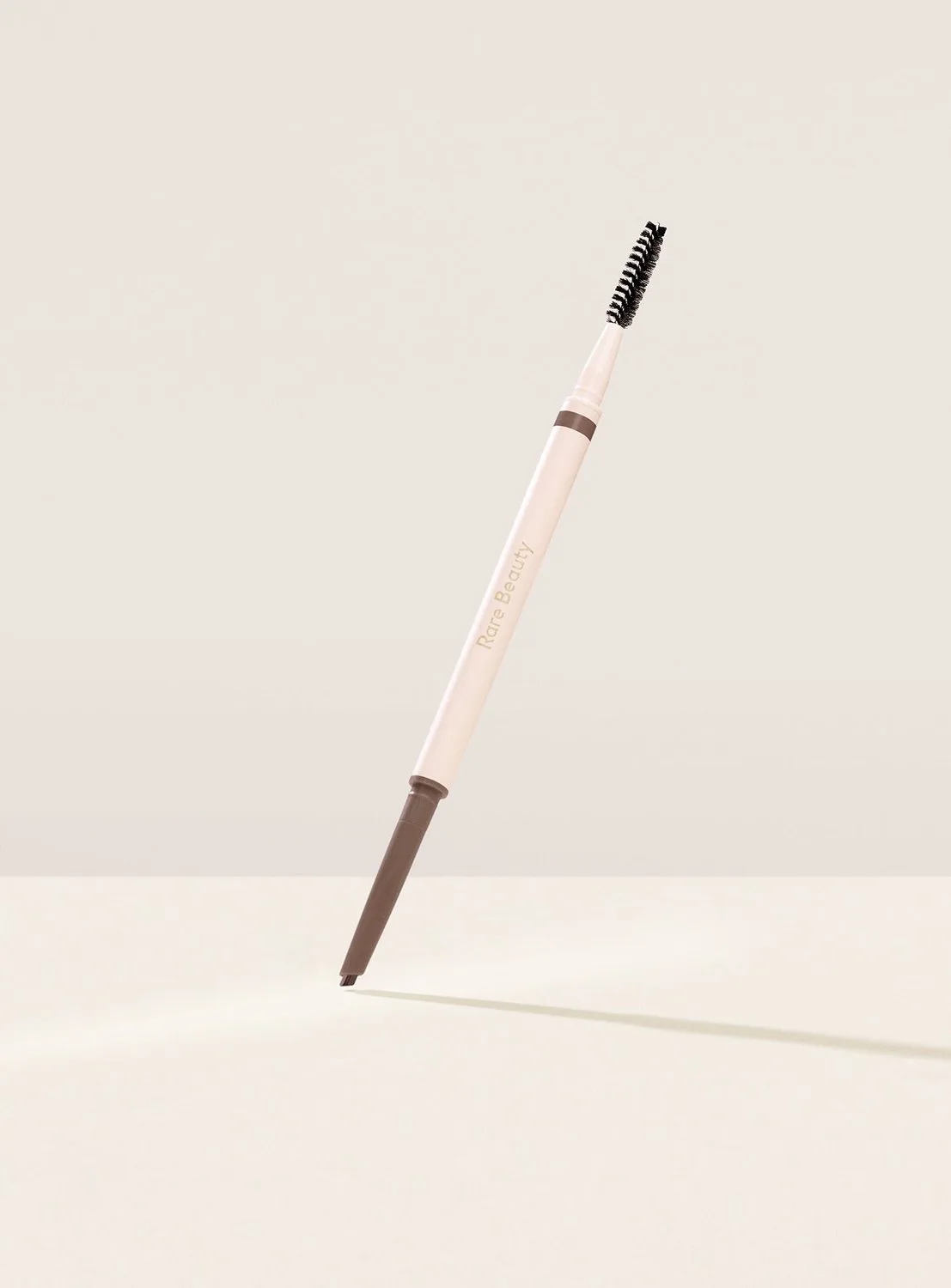Brow Harmony Precision Pencil - Wenkbrauwpotlood 0,08 g von Rare Beauty in Cool Brown – Produktfoto