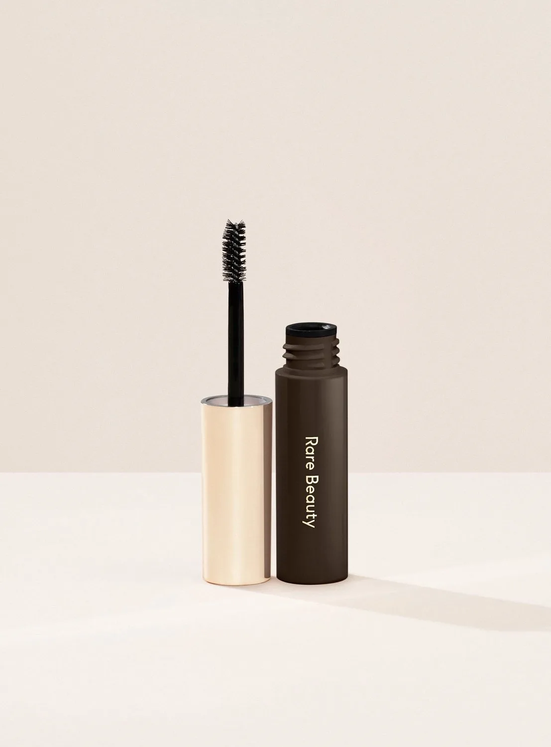 Brow Harmony Tinted Flexible Lifting Gel - Getinte wenkbrauwgel 4,5 g by Rare Beauty in Soft Black – product photo