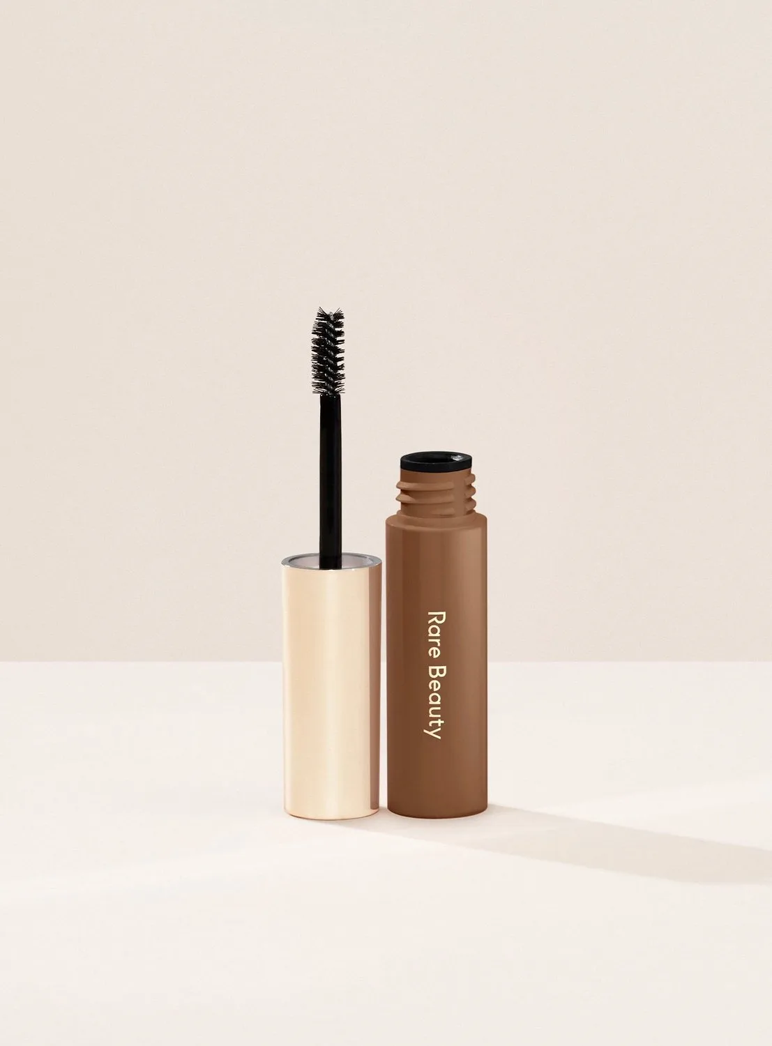 Brow Harmony Tinted Flexible Lifting Gel - Getinte wenkbrauwgel 4,5 g by Rare Beauty in Warm Brown – product photo