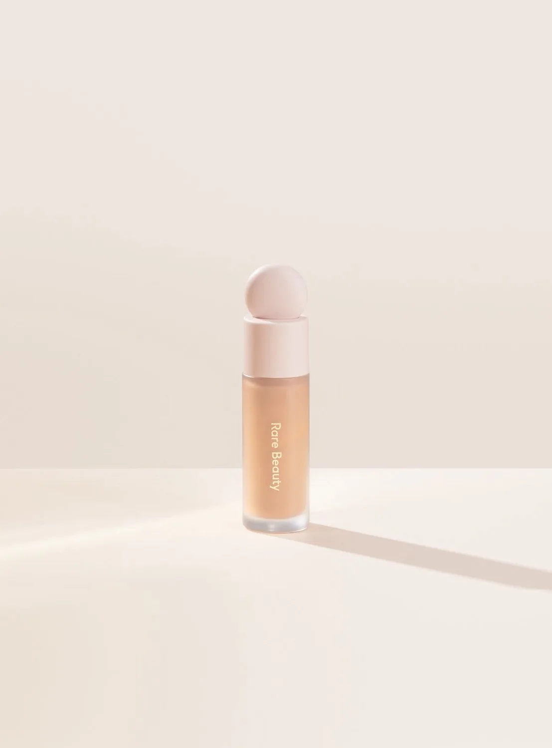 Liquid Touch Brightening Concealer - Vloeibare concealer 7,5 ml by Rare Beauty in 180W – product photo