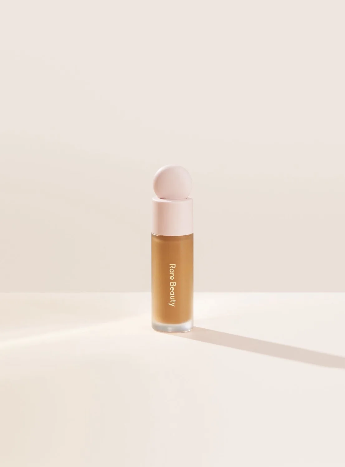 Liquid Touch Brightening Concealer - Vloeibare concealer 7,5 ml by Rare Beauty in 360W – product photo