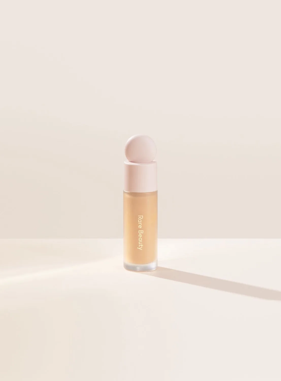 Liquid Touch Brightening Concealer - Vloeibare concealer 7,5 ml van Rare Beauty in 190W – productfoto
