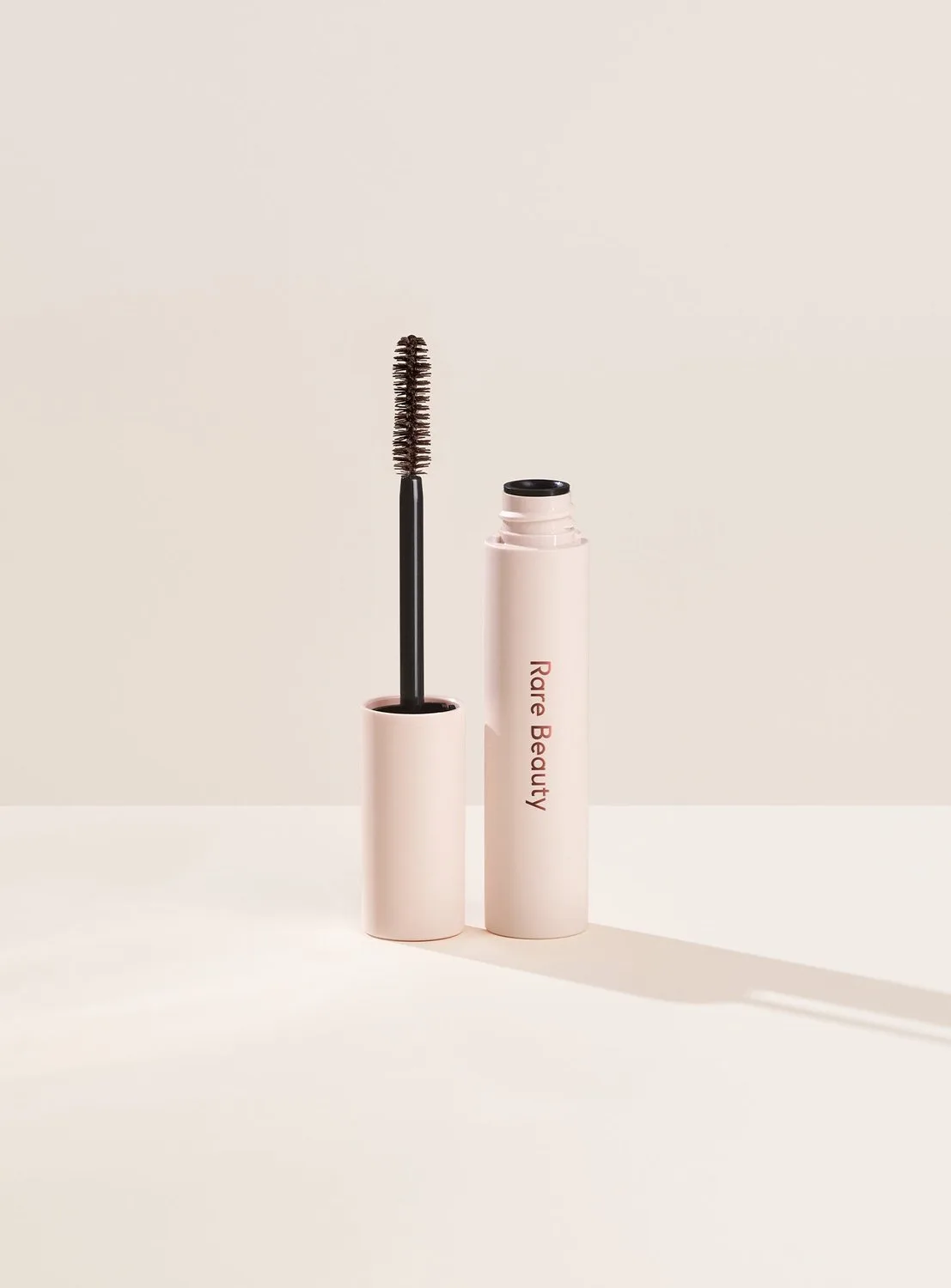 Perfect Strokes Universal Volumizing Mascara - Mascara 13,5 ml by Rare Beauty in Brown – product photo