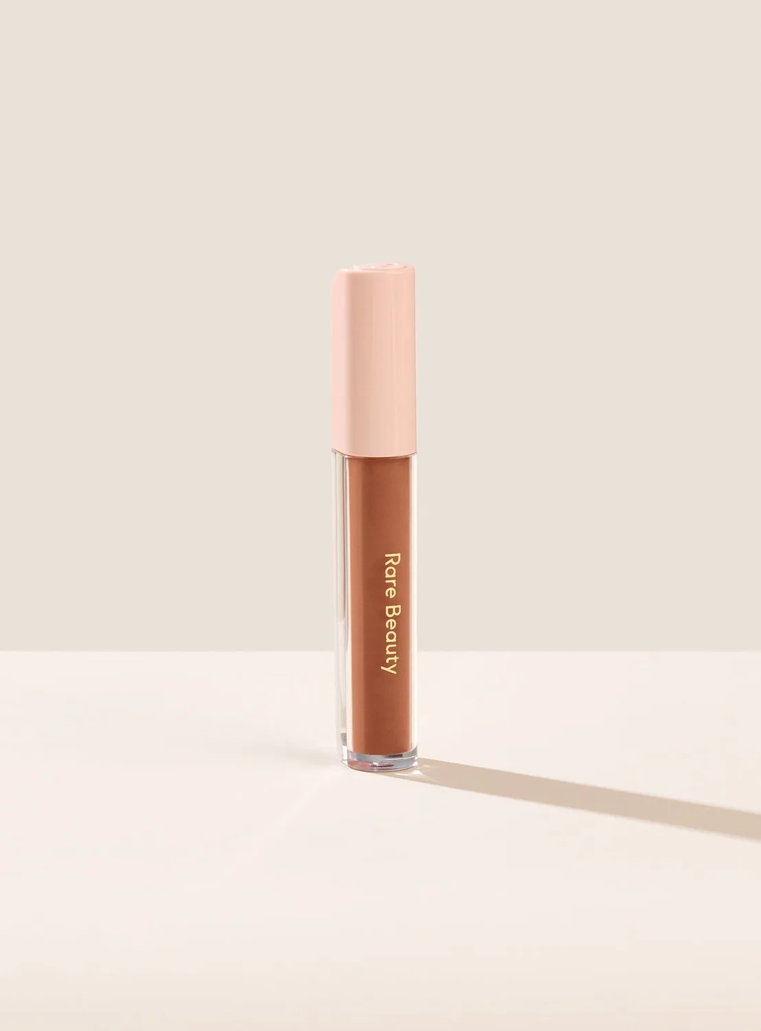 Positive Light Under Eye Brightener - Vloeibare concealer 4 ml van Rare Beauty in Medium Deep – productfoto