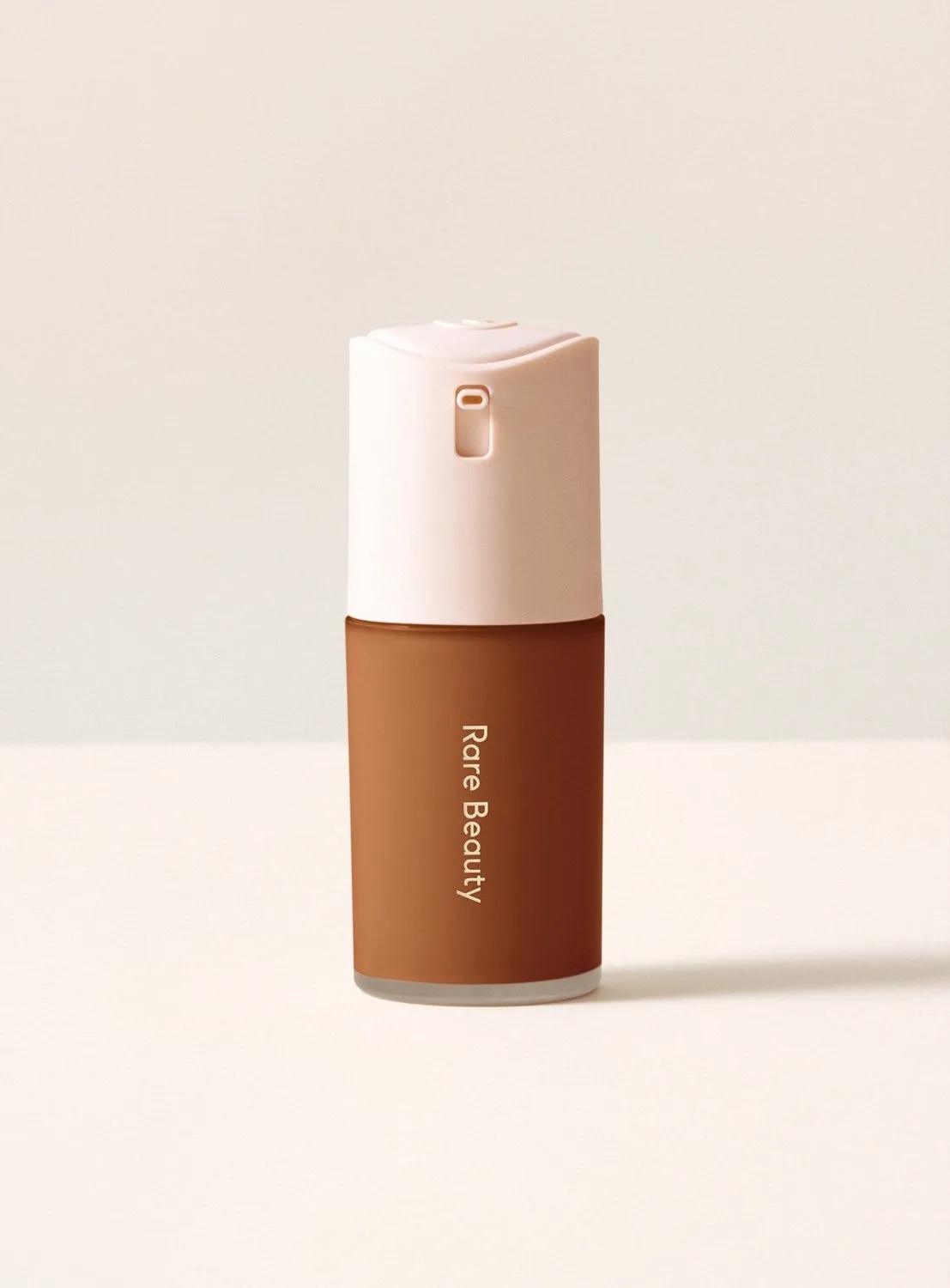 True to Myself Natural Matte Longwear Foundation - Foundation 30 ml - 40 Deep Neutral by Rare Beauty in 40 Deep Neutral – product photo