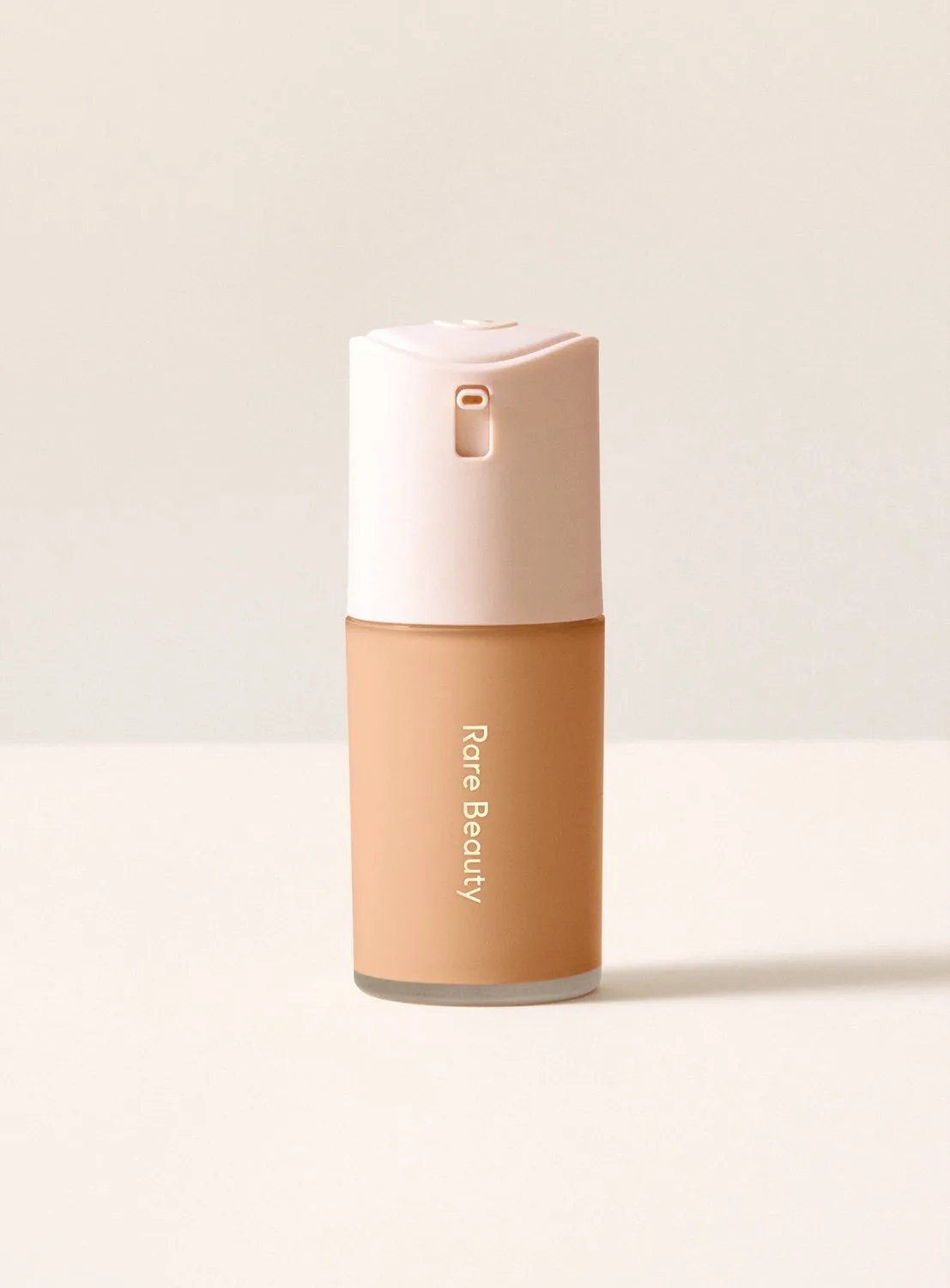 True to Myself Natural Matte Longwear Foundation - Foundation 30 ml - 17 Light Medium Cool by Rare Beauty in 17 Light Medium Cool – product photo