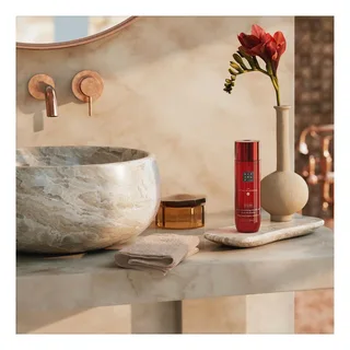 Ayurveda Ultra Nourishing Shower Oil - Sweet Almond Oil & Indian Rose von Rituals in 200 ml – Produktfoto 3 von 3