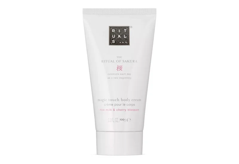 Körpercreme 100 ml The Ritual of Sakura Body Cream 100 ml, Mit nährender Reismilch und süßem Kirschblütenduft de Rituals en Blanc, 100 ml – photo du produit