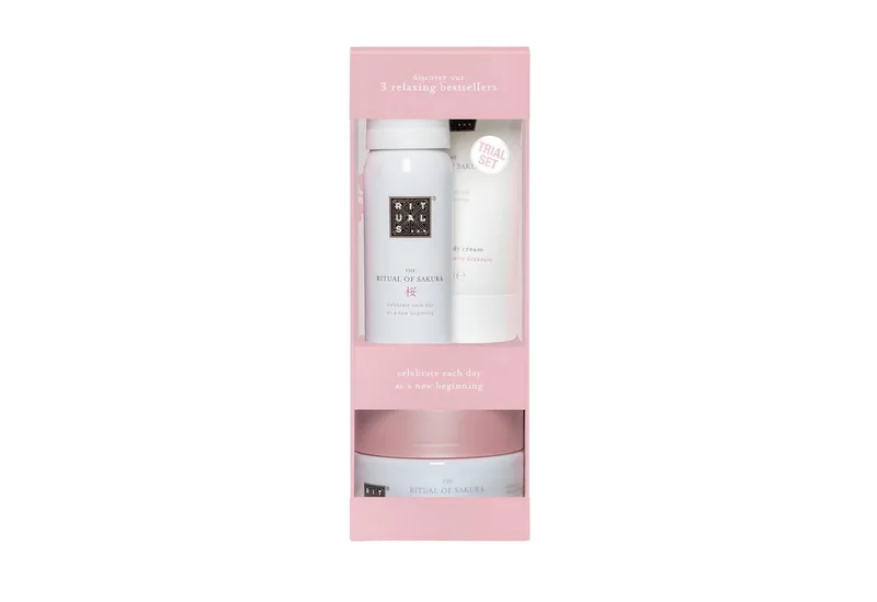 Körpercreme Rituals The Ritual of Sakura Mini-Set Körper & Bad, 3-tlg., Duschschaum, Body Cream & Zuckerpeeling mit Kirschblüte von Rituals – Produktfoto 1 von 2