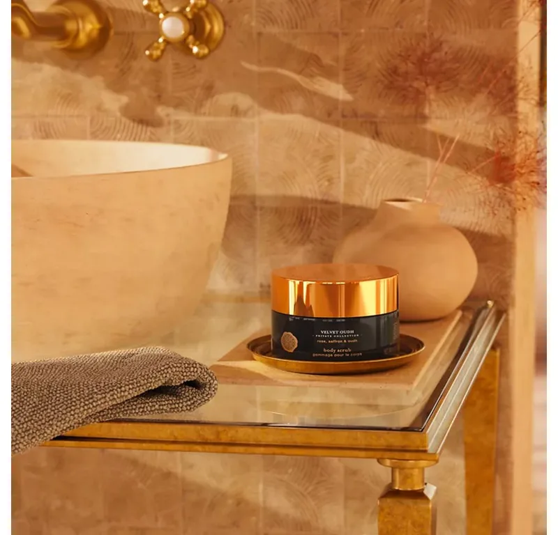 Körperpeeling Rituals Velvet Oudh Body Scrub 250g, Peeling für geschmeidige und weiche Haut von Rituals – Produktfoto 3 von 3