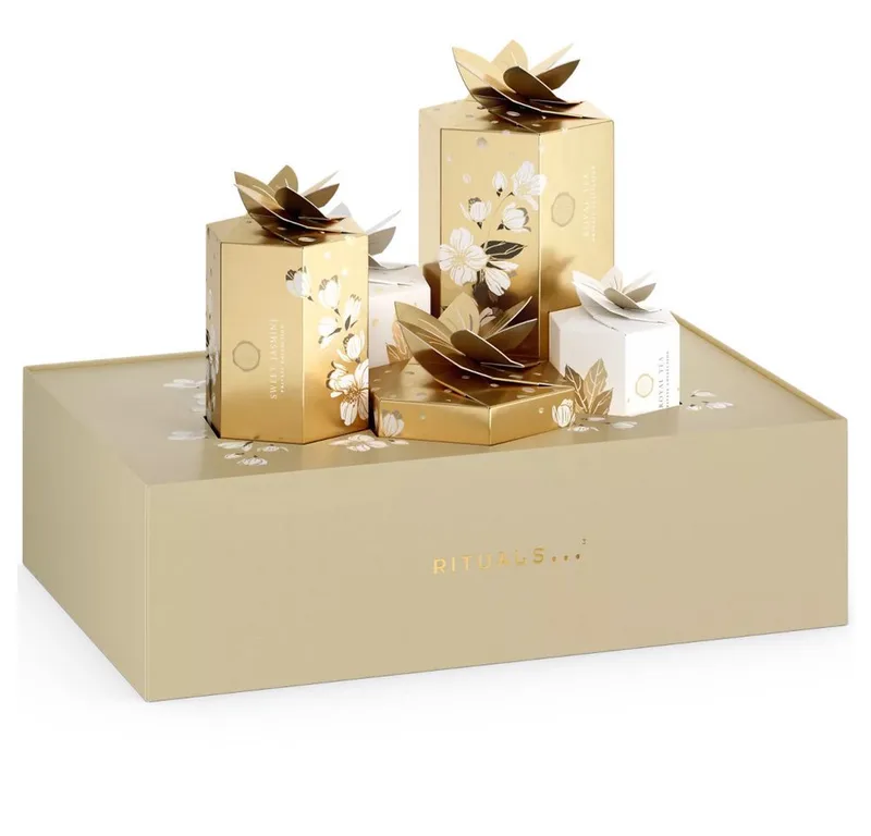 Pflege-Geschenkset Rituals Premium Home Gift Set – Exklusives Weihnachts Geschenkset, 5-tlg., Luxuriöses Duft-Geschenkset mit 5 festlichen Home-Favorites van Rituals – productfoto 3 van 5