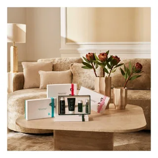 The Ritual of Jing Small Gift Set 2025= Foaming Shower Gel 50ml, Night Pillow & Body Mist 20ml, Massage Oil 50ml, Body Cream 70ml von Rituals – Produktfoto 3 von 4