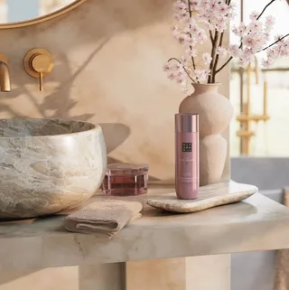 The Ritual of Sakura Shimmering Body Spray de Rituals en 150 ml – photo du produit 4 sur 4