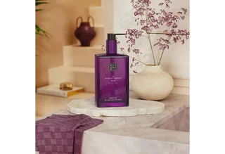 Yozakura - New Design Hand Wash 300 ml - Glazen Handzeep 300 ml fra Rituals i 300 ml – produktbillede 3 af 3