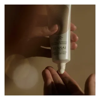 Silky Bronze Protective Suncare Cream For Face after sun care fra Sensai – produktbillede 2 af 4