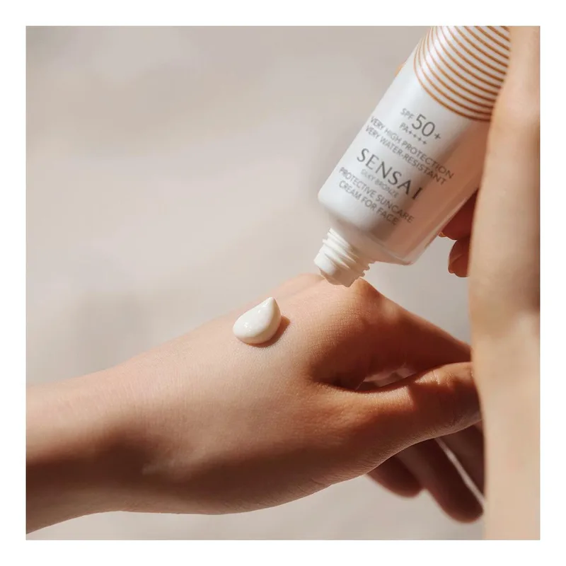 Silky Bronze Protective Suncare Cream For Face after sun care fra Sensai – produktbillede 4 af 4