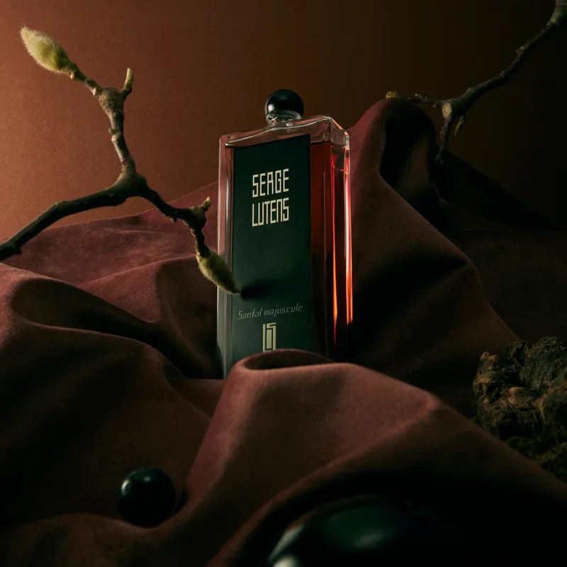 Santal Majuscule eau de parfum van Serge Lutens in 50 ml – productfoto 4 van 4