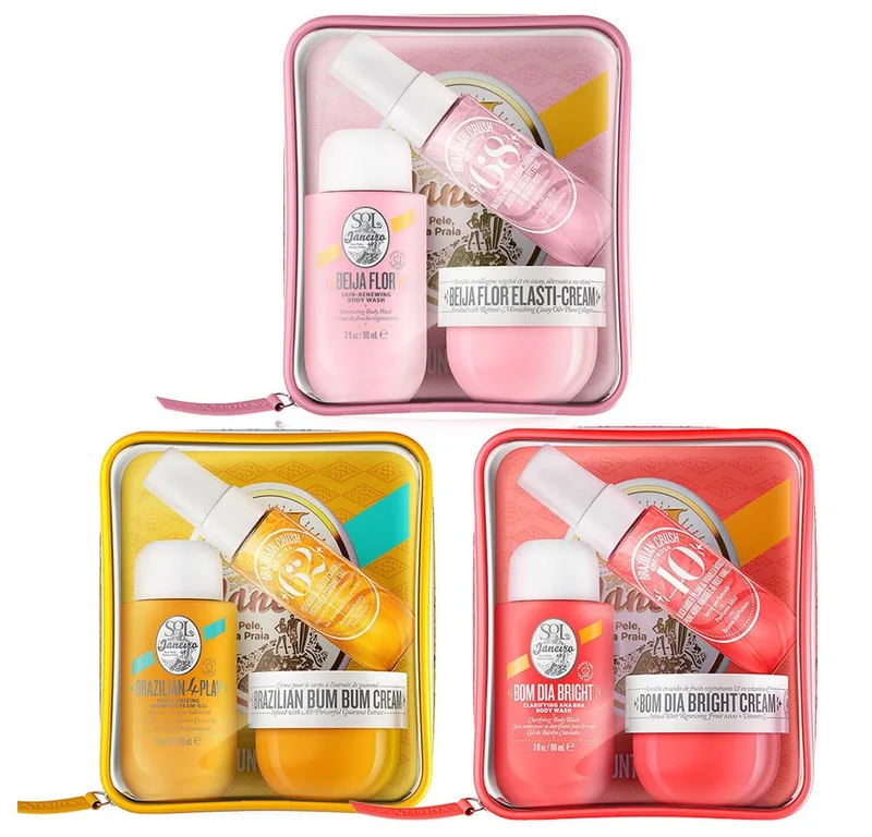 Pflege-Geschenkset Sol de Janeiro Jet Set Trio: Bum Bum + Beija Flor + Bom Dia Bright, 9-tlg., Drei Pflege-Sets mit Duschcreme, Körpercreme & Duft-Mist (9-teilig) de Sol de Janeiro – photo du produit