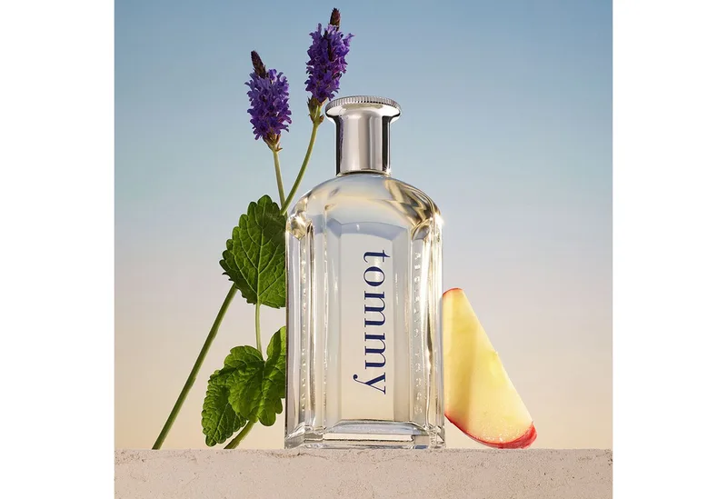 Tommy Eau de Toilette Spray by Tommy Hilfiger in 50 ml – product photo 3 of 3