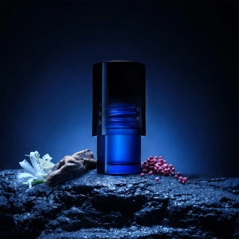 Primo Notte Blu Eau De Parfum Spray von Trussardi in 30 ml – Produktfoto 4 von 5
