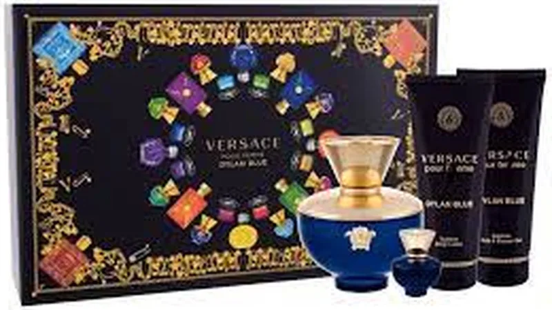 Dylan Blue Pour Femme Gift Set Eau De Parfum (edp) 100 Ml, Body Lotion 100 Ml, Shower Gel 100 Ml And Miniature Eau De Parfum (edp) 5 Ml 100ml fra Versace – produktbillede