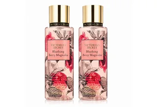 Duft-Set Blushing Berry Magnolia Fragrance Mist Doppelpack 2 × 250 ml, 2-tlg., Doppelpack mit fruchtig-floralem Duft und 500 ml Gesamtinhalt de Victoria's Secret – photo du produit 1 sur 2