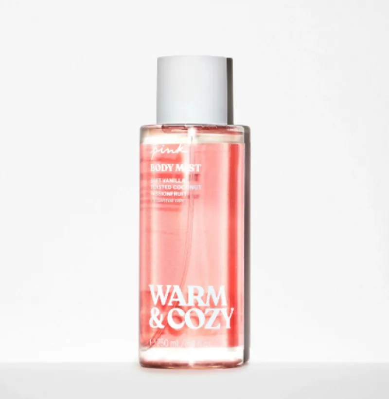 Warm & Cozy Body Fragrance Mist– Zachte Vanille, Toasted Coconut & Passievrucht – Verrijkt met Essentiële Oliën by Victoria's Secret in 250 ml – product photo