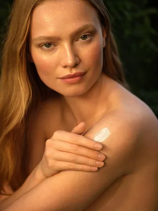 Skin Food Light Bodycrème fra Weleda i 75 ml – produktbillede 4 af 5