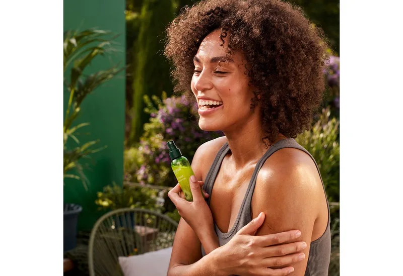 Skin Food Ultra-Light Dry Oil Droge olie fra Weleda i 100 ml – produktbillede 4 af 5