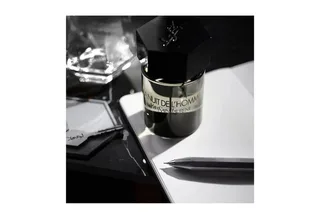 Duft-Set La Nuit de L’Homme EdT 100 ml inkl. 10 ml Reisegröße, 2-tlg., Originalduft mit praktischer 10-ml-Reisegröße – insgesamt 110 ml de Yves Saint Laurent – photo du produit 5 sur 5