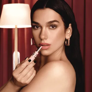 YSL Lovenude Lip Blusher Lippenstift von Yves Saint Laurent in Lichtbruin, 3 g – Produktfoto 4 von 5